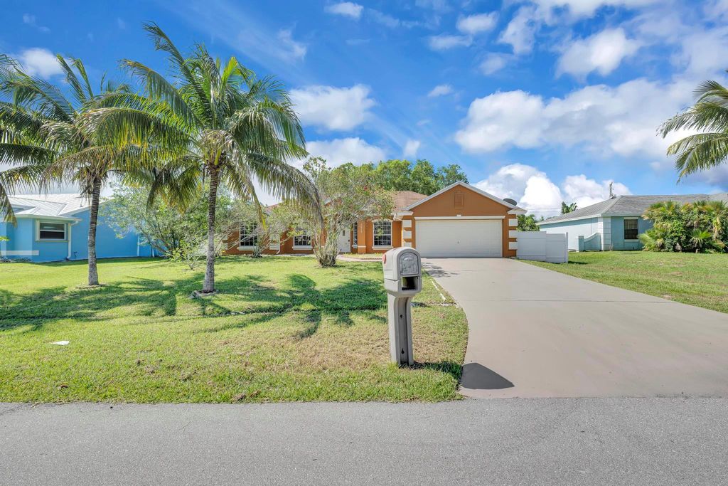 Photo of 5075 NW Egret Avenue, Port Saint Lucie, FL 34983 (MLS # R10991238)