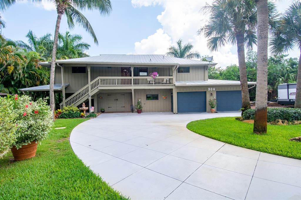 Photo of 304 SW Indian Groves Drive, Stuart, FL 34994 (MLS # R10735096)