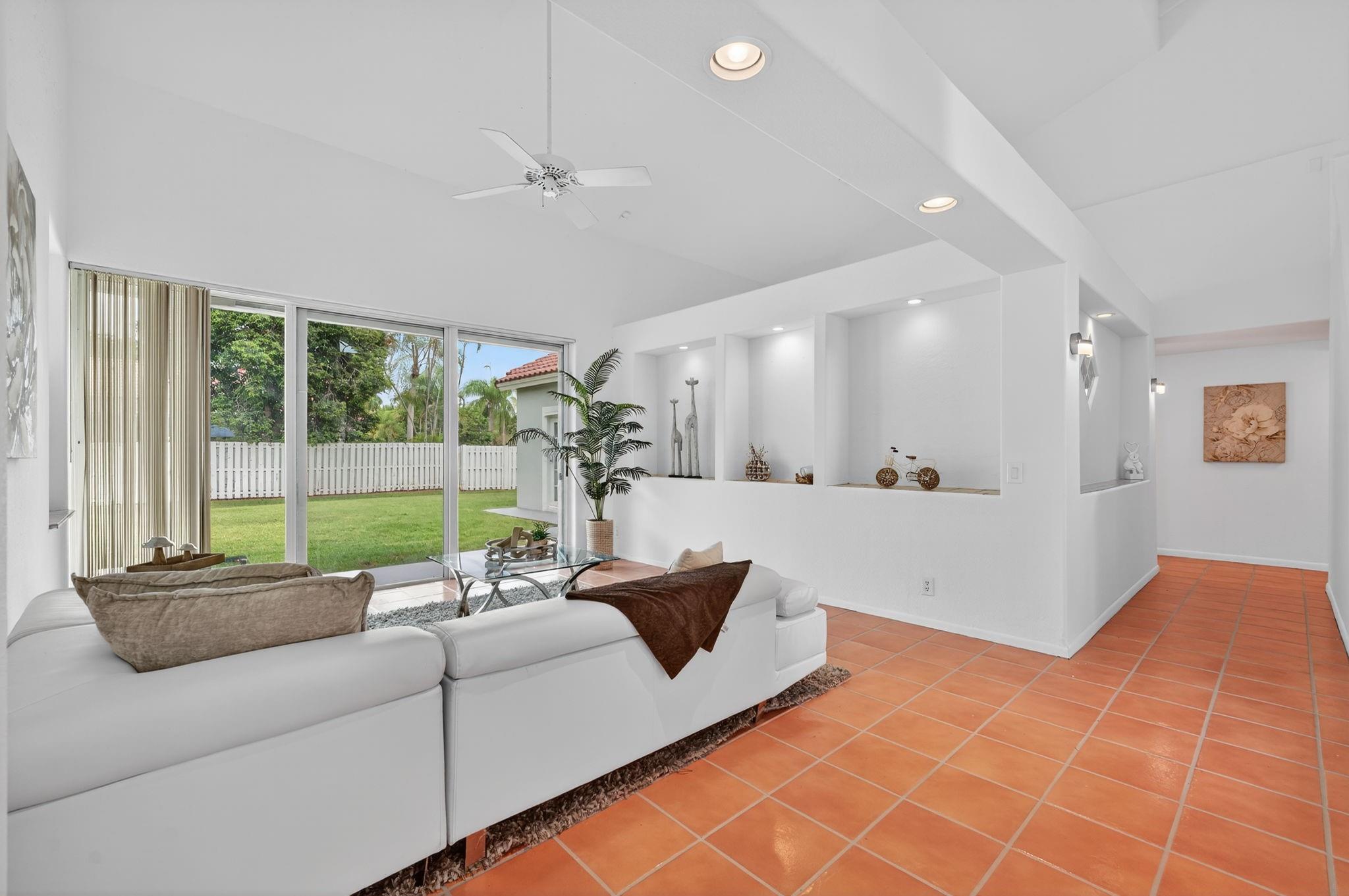 Laguna Springs 1 - Residential