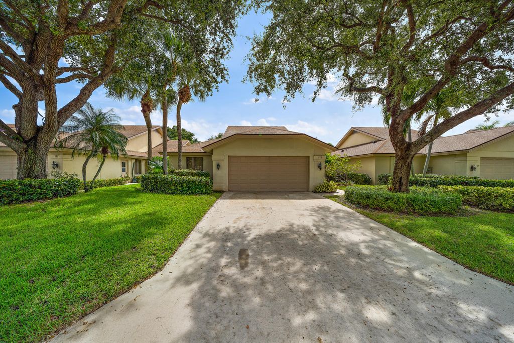 Photo of 119 Harbourside Circle, Jupiter, FL 33477 (MLS # R10998645)