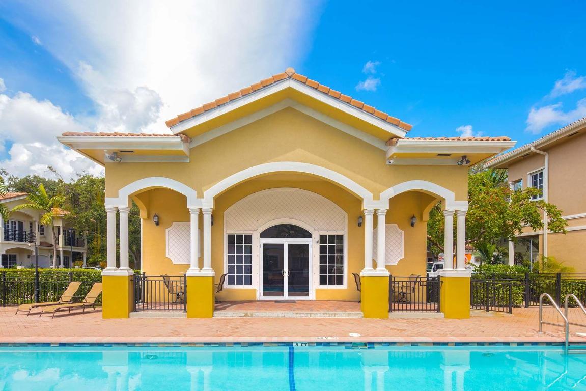 HOLLYWOOD OAK GROVE COMMERCE CENTER - Residential Lease