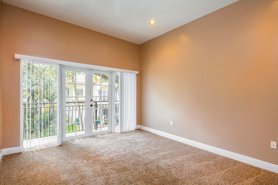 HOLLYWOOD OAK GROVE COMMERCE CENTER - Residential Lease