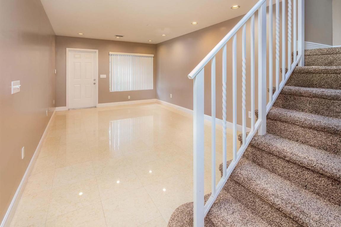 HOLLYWOOD OAK GROVE COMMERCE CENTER - Residential Lease