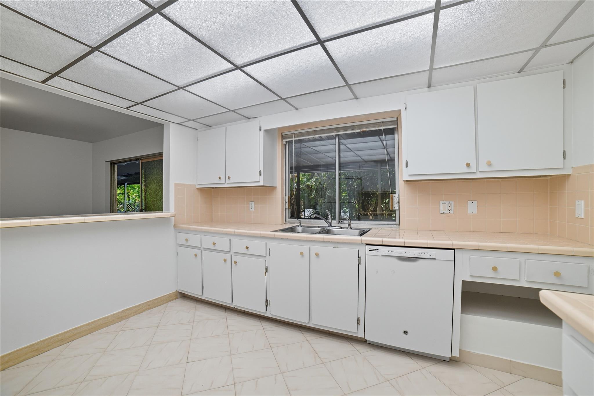 MANOR GROVE - Residential
