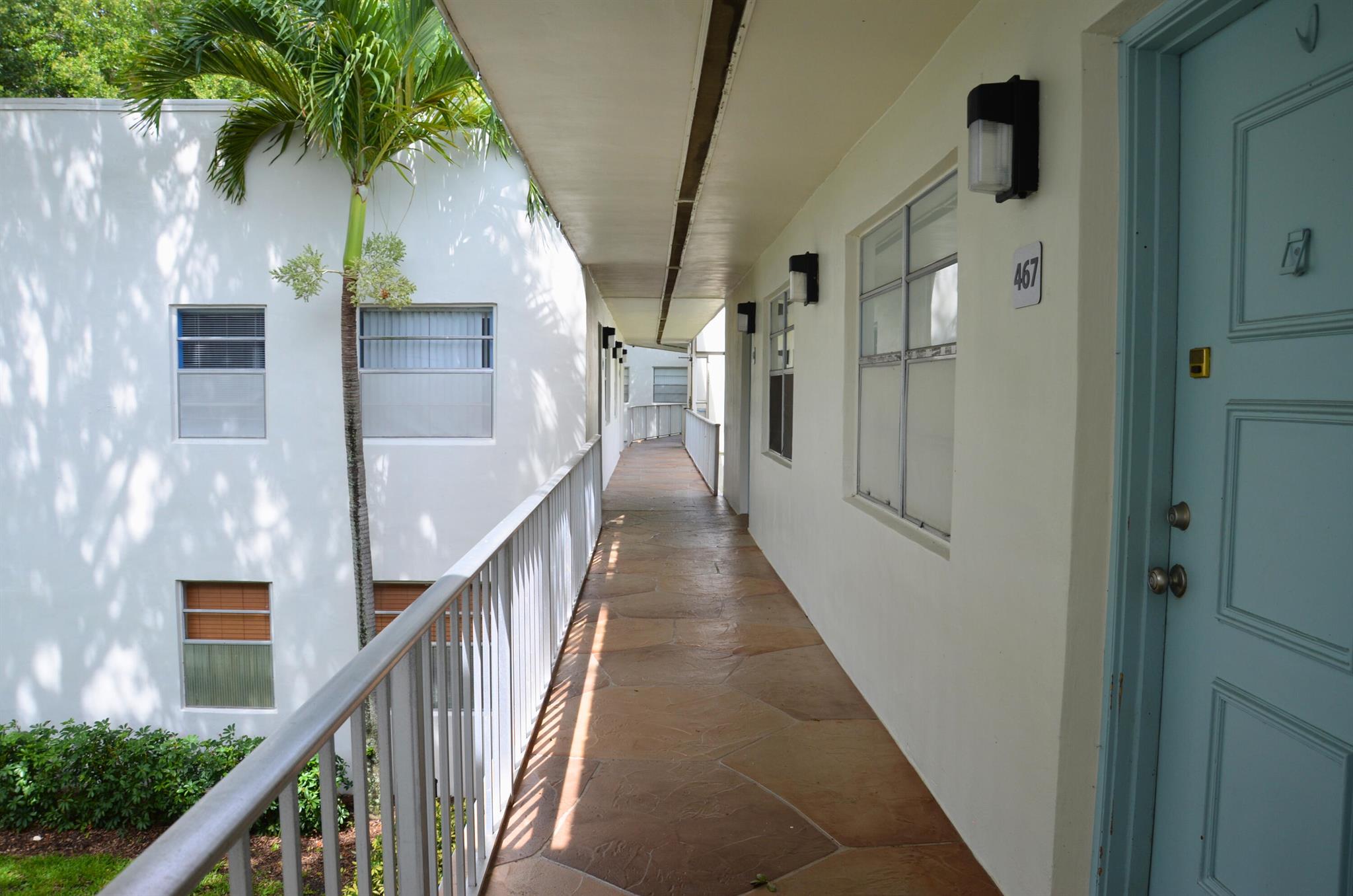 LOCATION LOCATION in Kings Point 55+ Community! Aprox 1000sqft of Living Space, Featuring a PRIVATE Oasis Ravine with Mature Trees, Walking Distance to Club House, Surrounded by Golf Courses. Kings Point 55+ communities has numerous amenities some which include indoor/outdoor pools, golf, tennis, billiards, clubhouse, cafe, cafe, classes, and more. A courtesy bus will take you to nearby shopping and beach. Minutes from local Hospital, Plazas, Walmart, Grocery Stores& Shops.