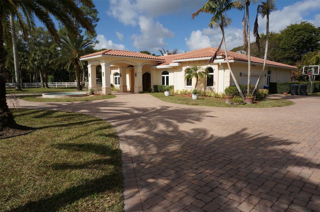 Photo of 650 E Rambling Drive, Wellington, FL 33414 (MLS # B26028369)