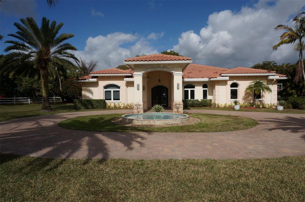 Photo of 650 E Rambling Drive, Wellington, FL 33414 (MLS # B26028369)