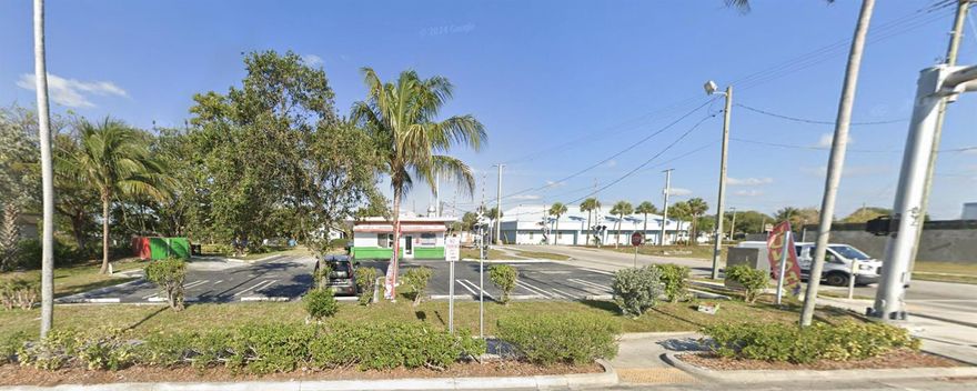 UNIQUE OPPORTUNITY — ONLY CORNER LOT ON THE WEST SIDE OF FEDERAL HWY BETWEEN HYPOLUXO & BOYNTON BEACH BLVD! High-visibility C4-zoned property with 112 ft frontage on Federal and 82 ft on MLK. Formerly a famous BBQ take-out restaurant with drive-thru and 10 parking spaces. Perfect for businesses: convenience store, pizza takeout/delivery, or redevelop into a prefab retail concept (Bay Texaco/Hess-style). Surrounded by dense traffic and development. Perfect for investors, operators, or developers.