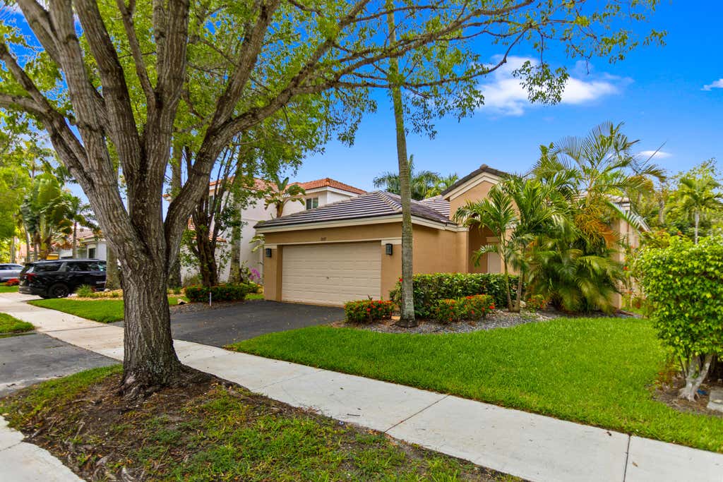 Photo of 1071 Bluewood Terrace, Weston, FL 33327 (MLS # B26042395)