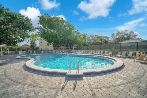 Tiny photo for 420 Richmond C #420, Deerfield Beach, FL 33442 (MLS # F10544703)