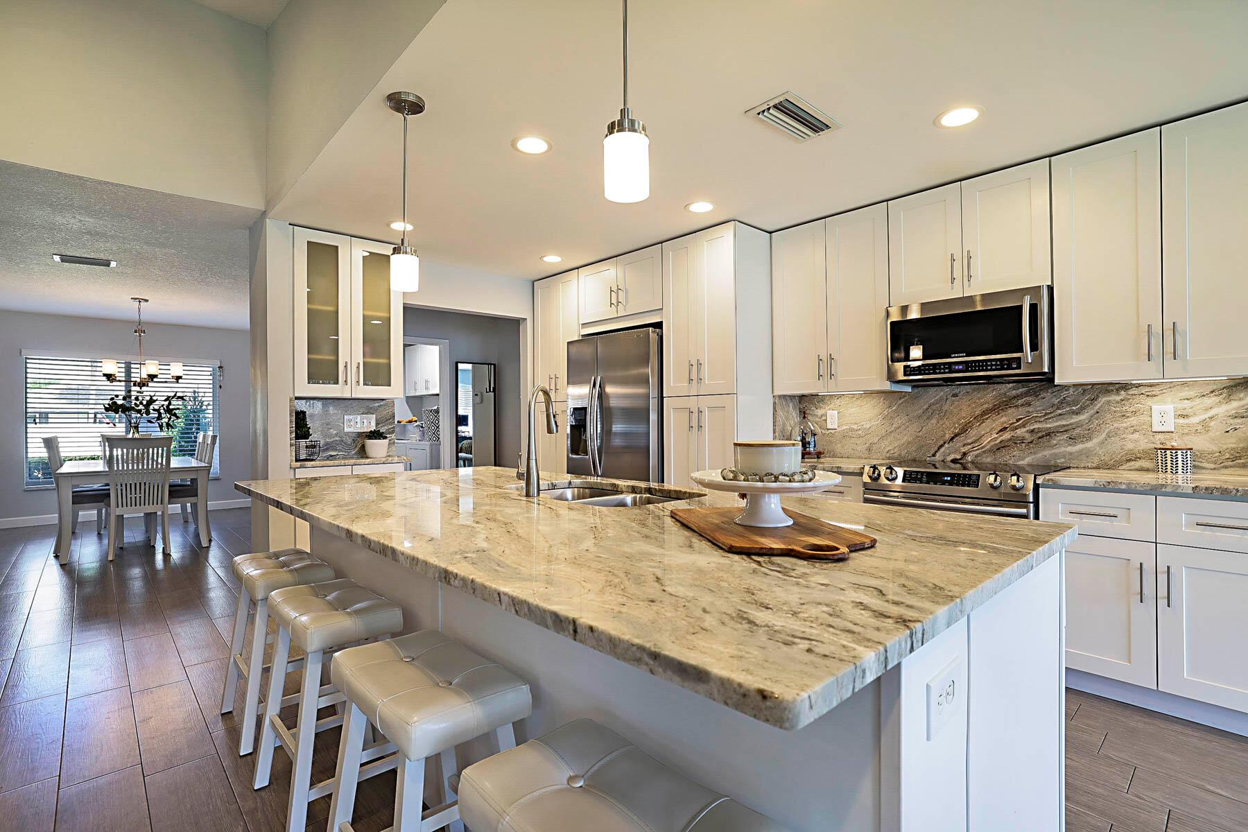 415 SW 27th Avenue