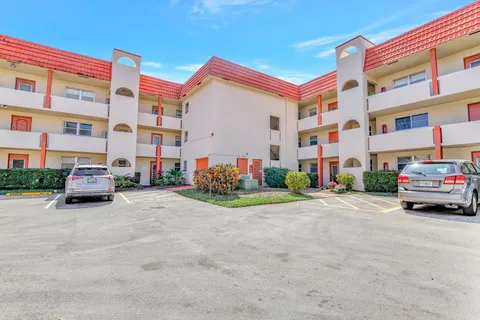 8000 N Sunrise Lakes Dr Unit 207, Sunrise, FL 33322 - MLS#: F10493498