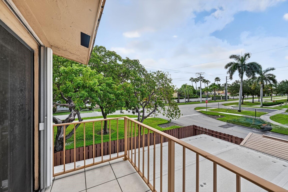 TOWNHOUSE EAST 1 - Residential