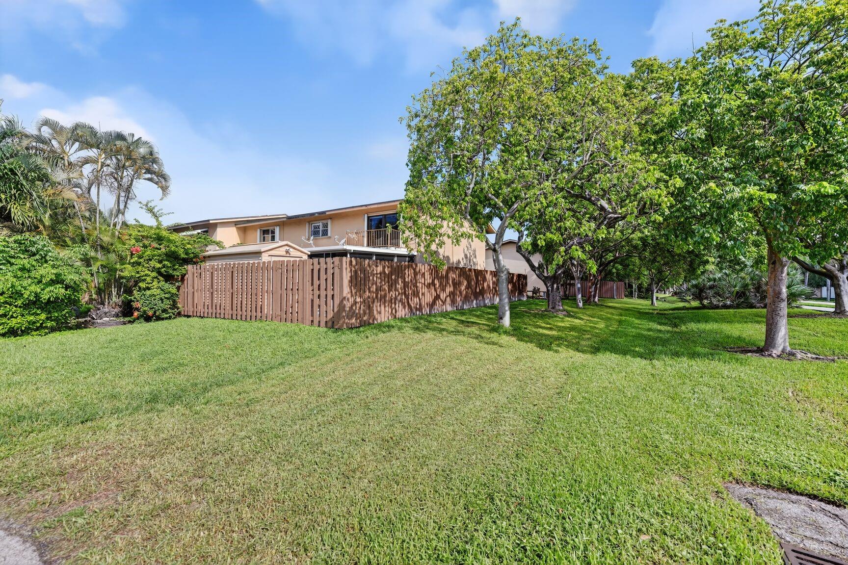 TOWNHOUSE EAST 1 - Residential