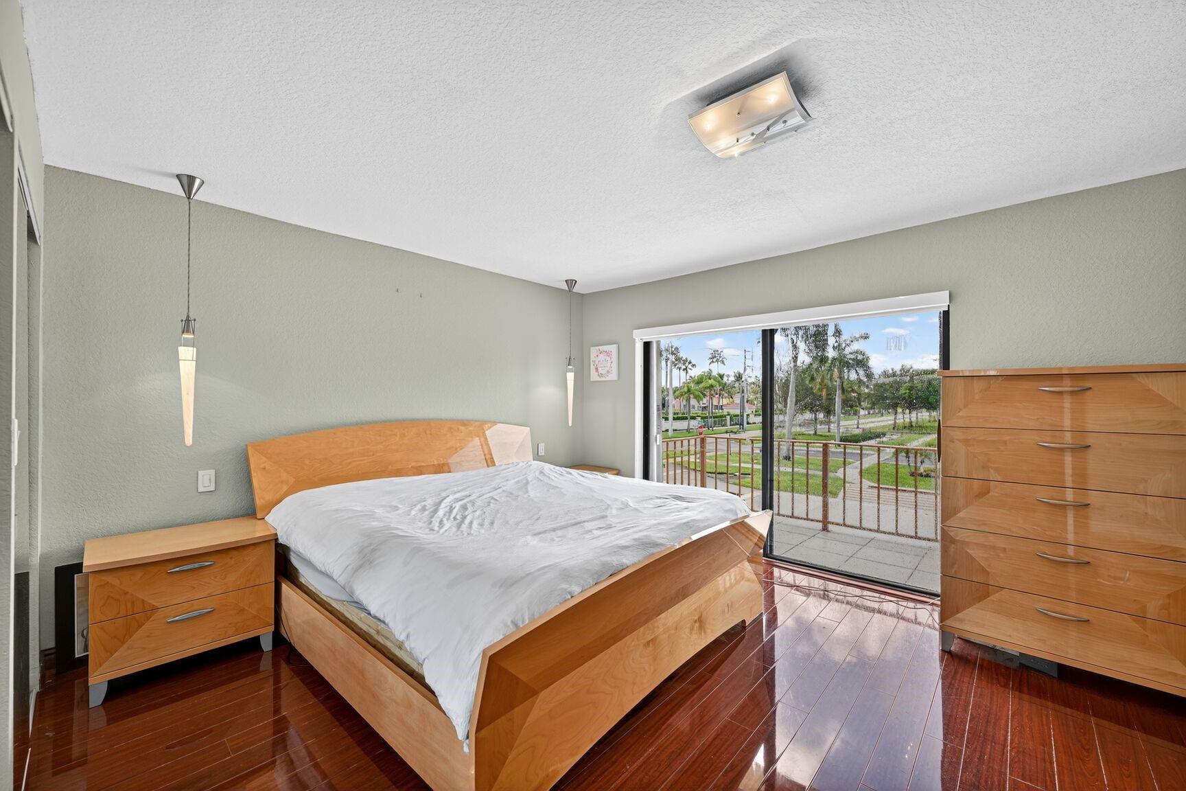 TOWNHOUSE EAST 1 - Residential