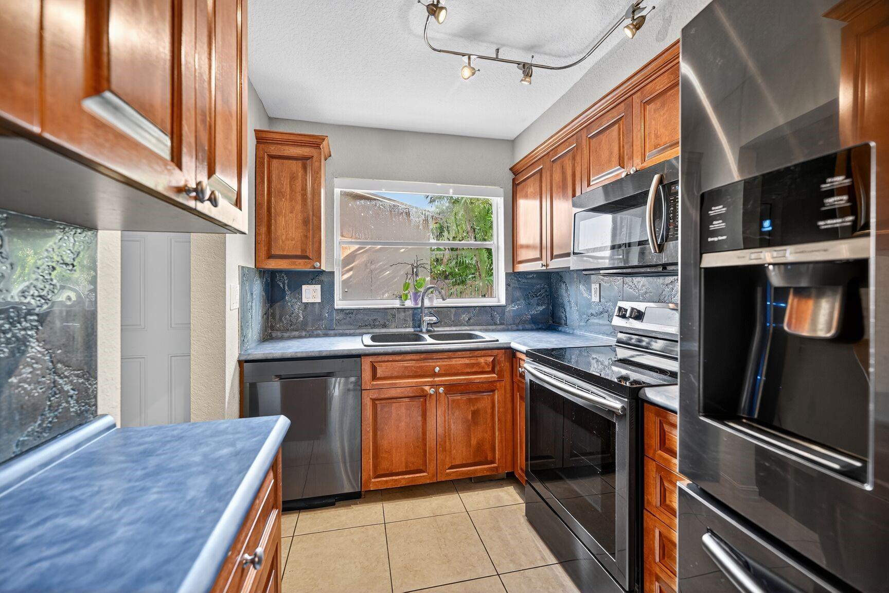 TOWNHOUSE EAST 1 - Residential