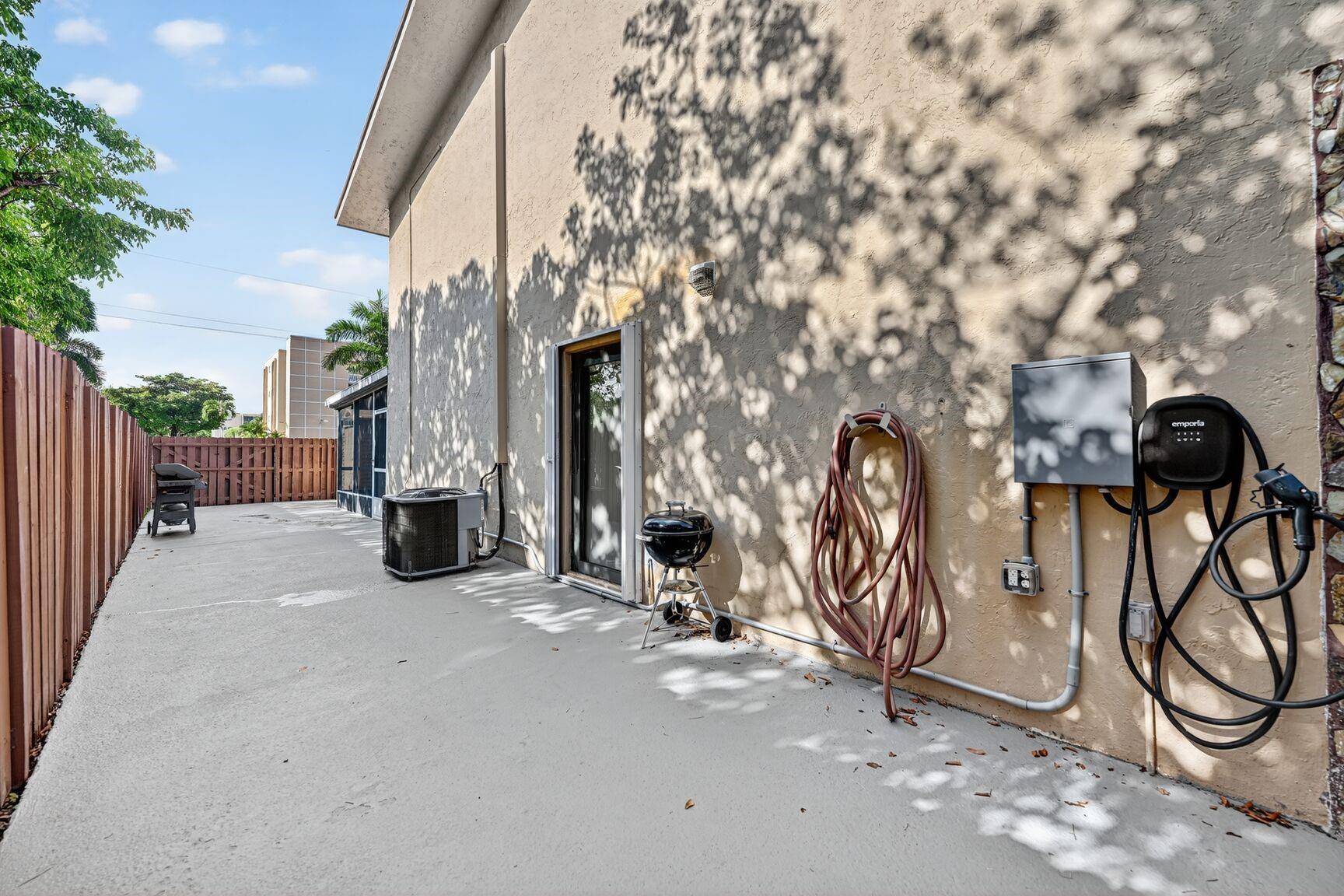 TOWNHOUSE EAST 1 - Residential