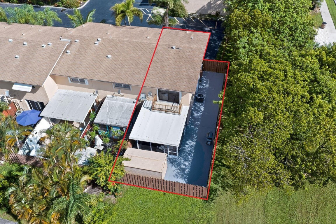 TOWNHOUSE EAST 1 - Residential