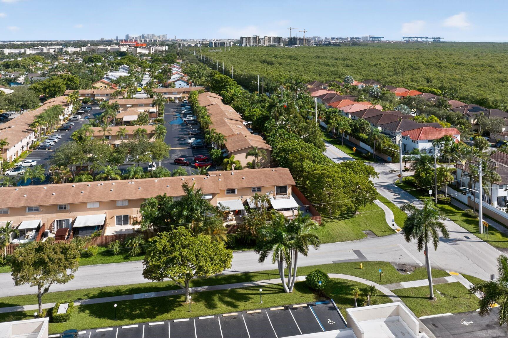 TOWNHOUSE EAST 1 - Residential