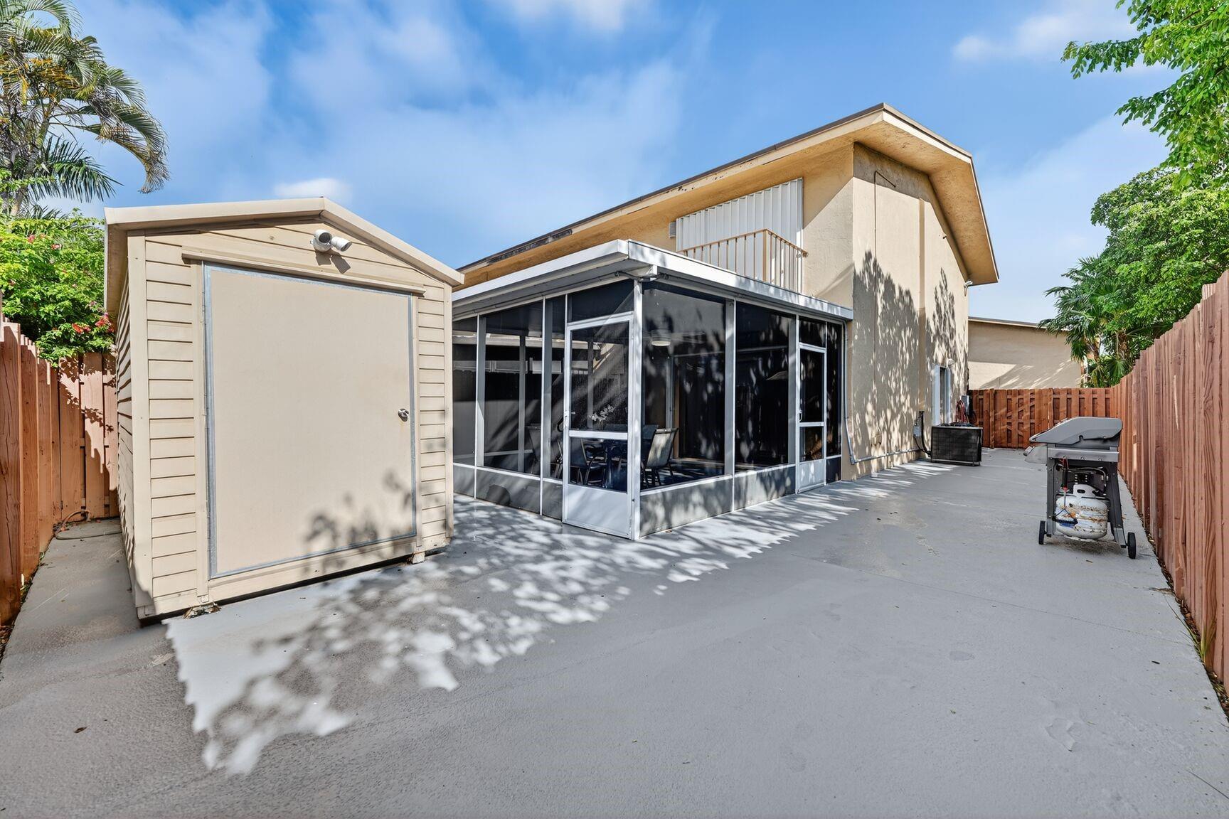 TOWNHOUSE EAST 1 - Residential