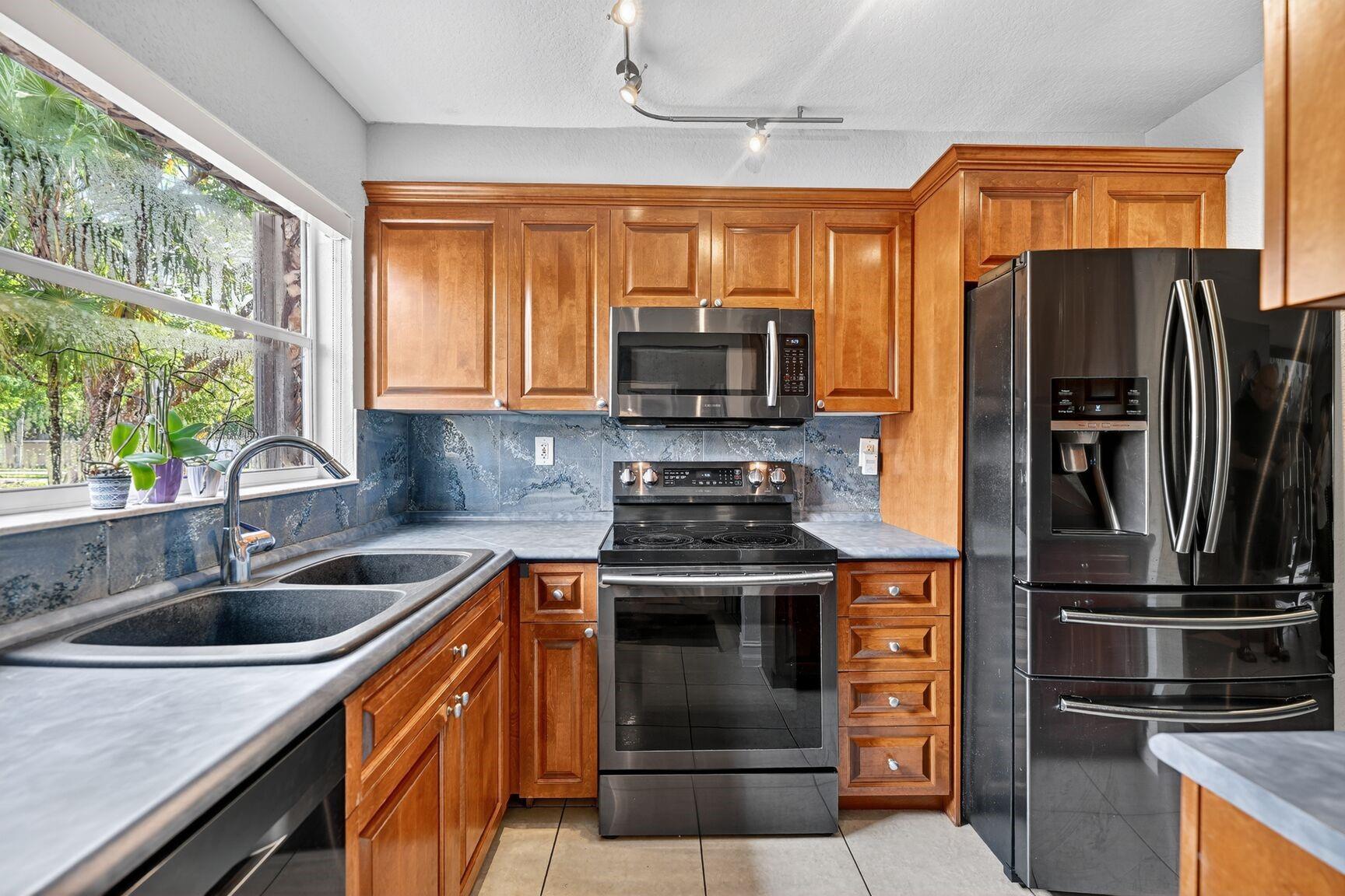 TOWNHOUSE EAST 1 - Residential