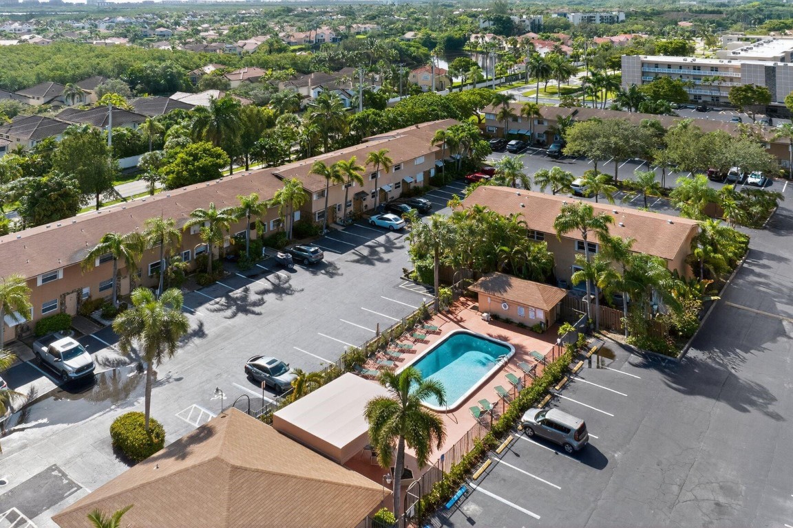 TOWNHOUSE EAST 1 - Residential