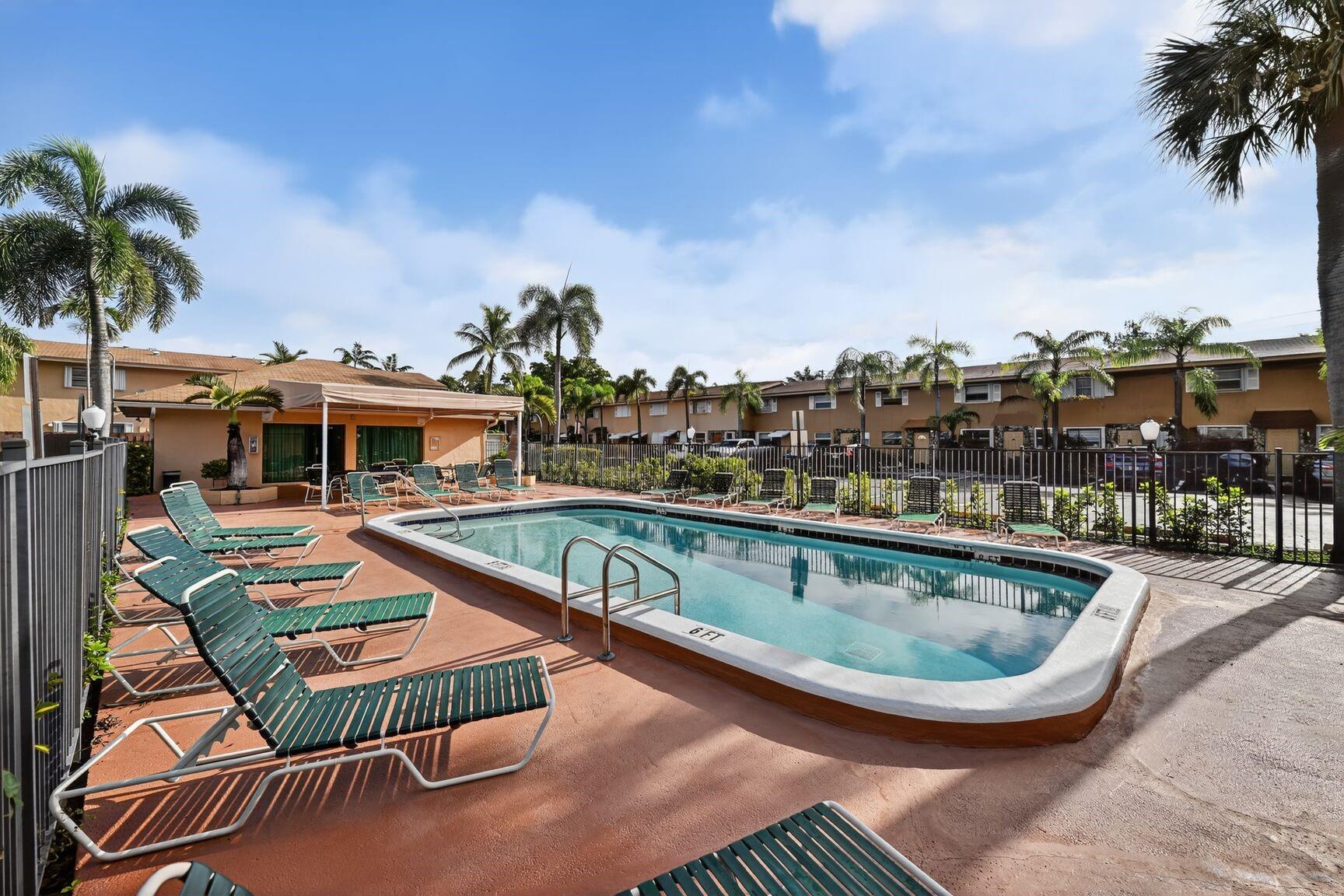 TOWNHOUSE EAST 1 - Residential