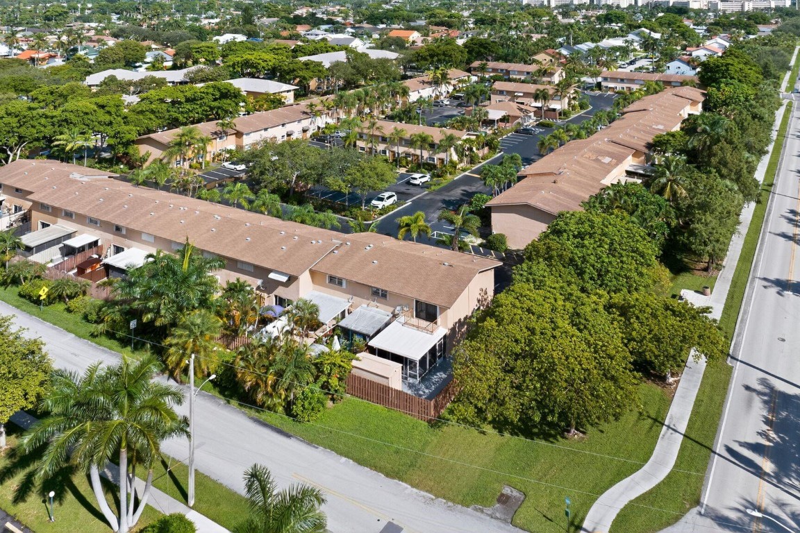 TOWNHOUSE EAST 1 - Residential