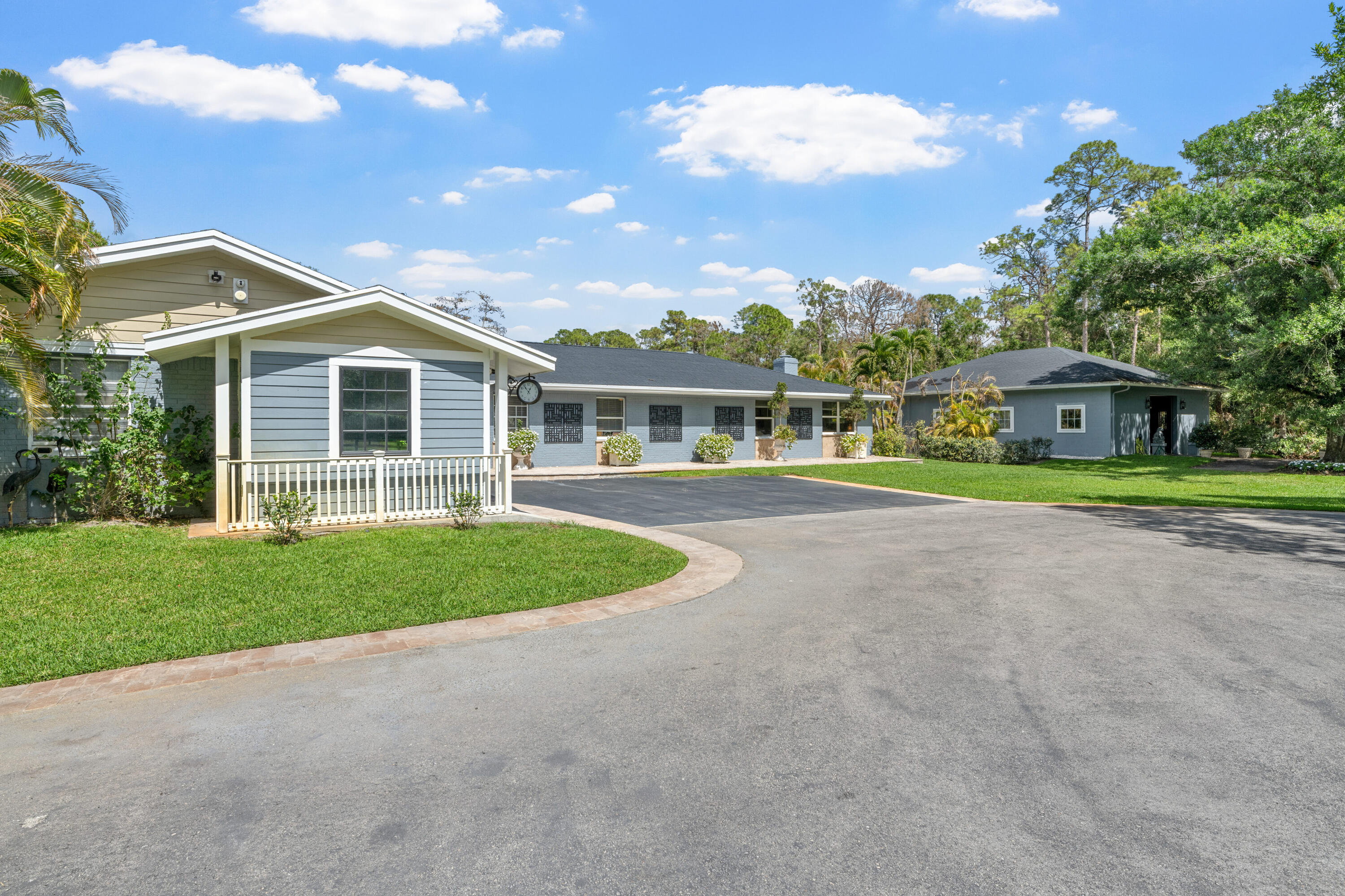 LOXAHATCHEE GROVES - Residential