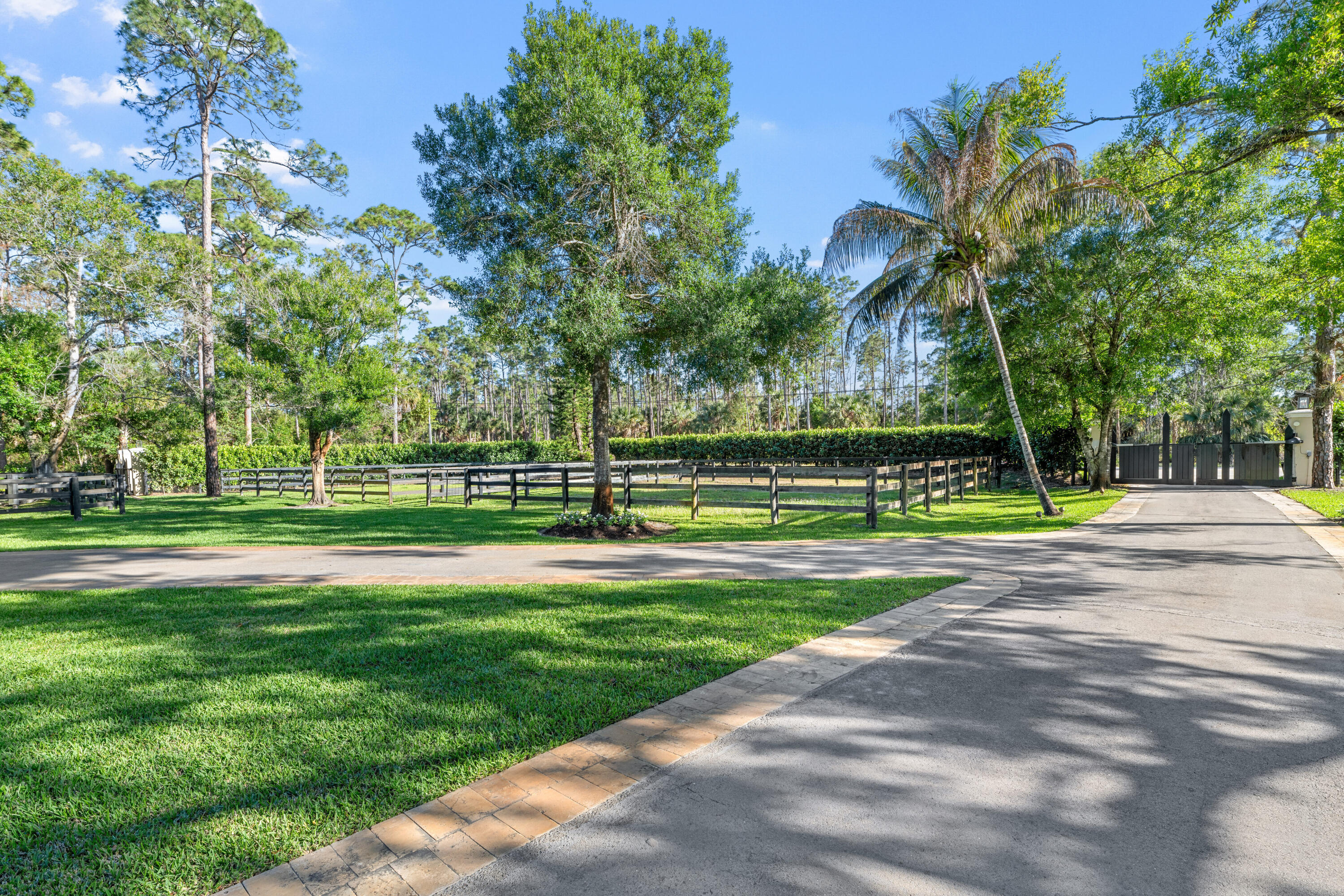 LOXAHATCHEE GROVES - Residential