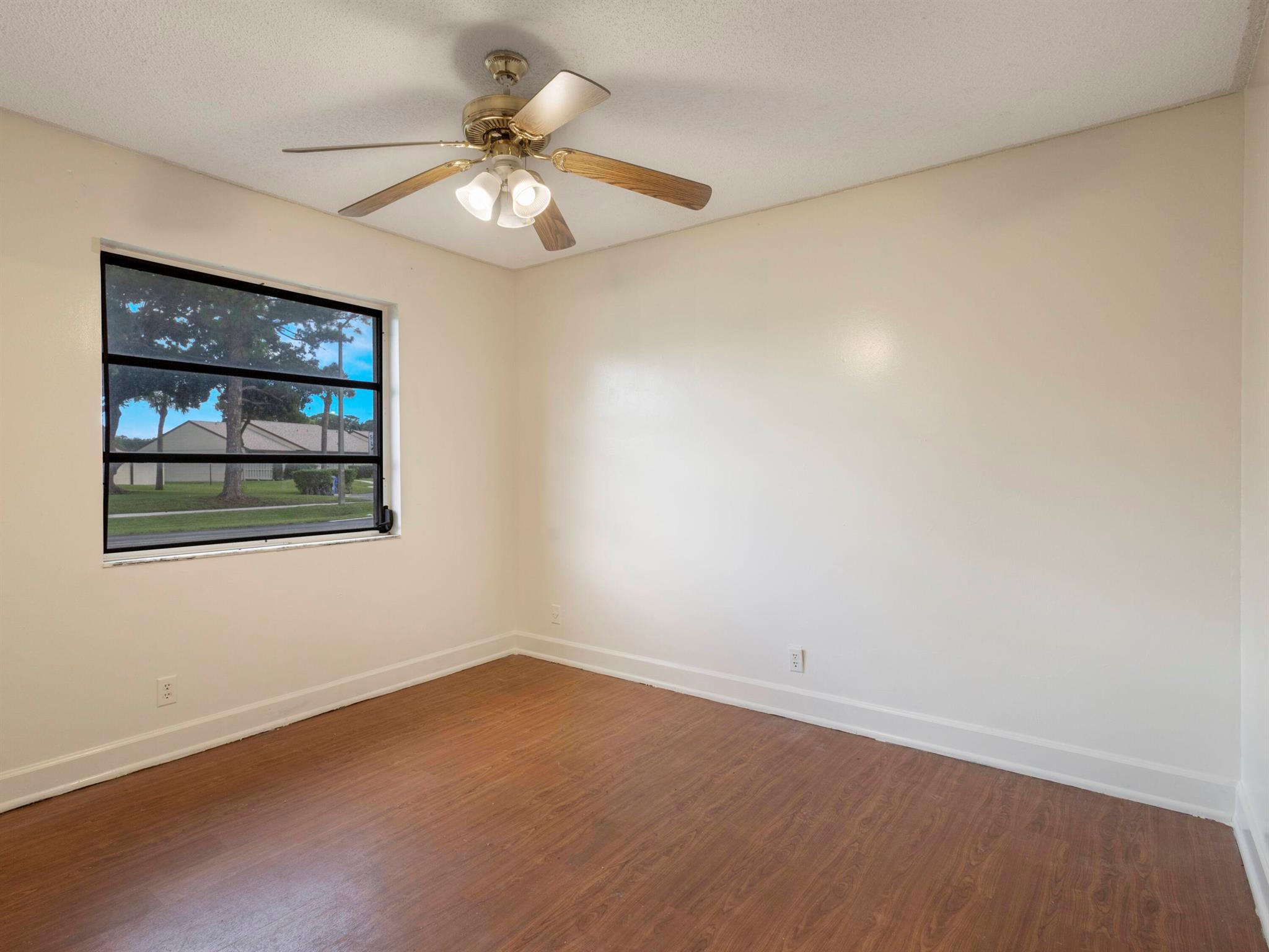 PALM CLUB - Residential Lease