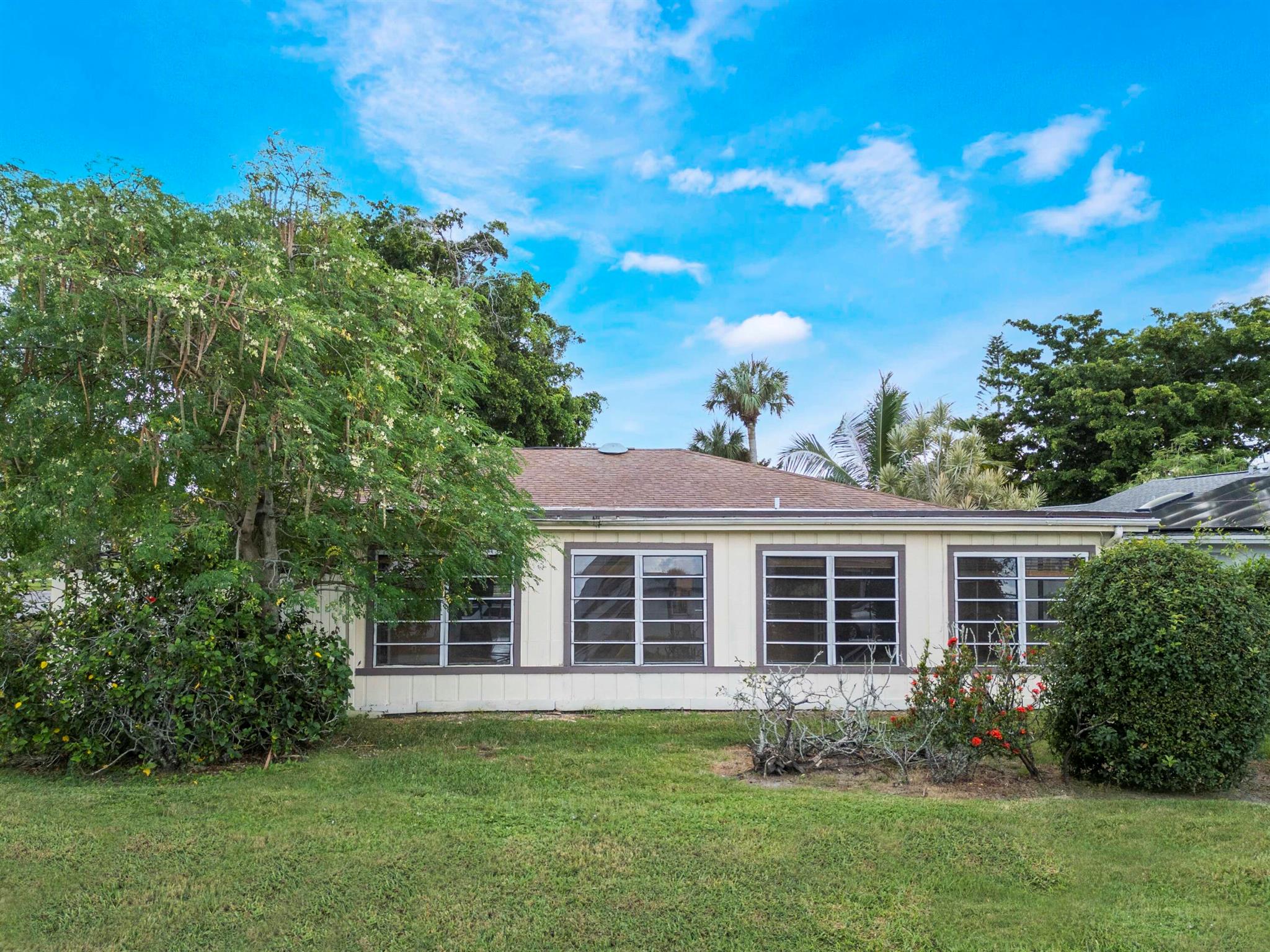 PALM CLUB - Residential Lease