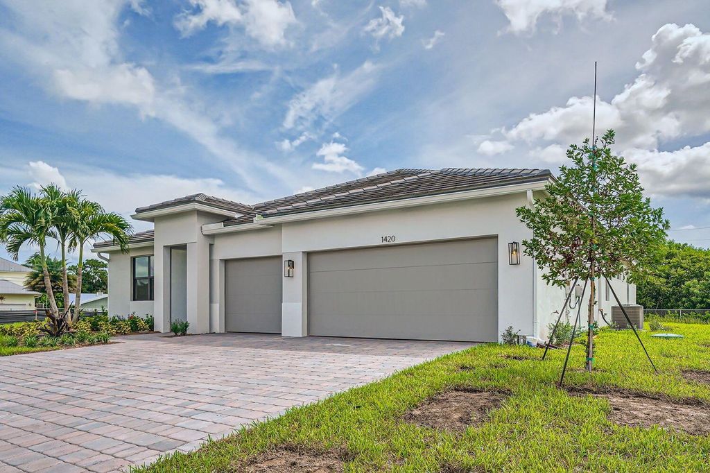 Photo of 1420 SW Lago Circle, Palm City, FL 34990 (MLS # R11000088)