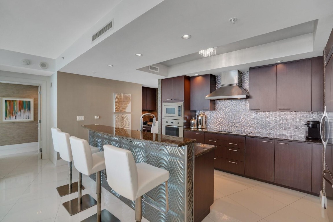 1 N Ocean Boulevard 903