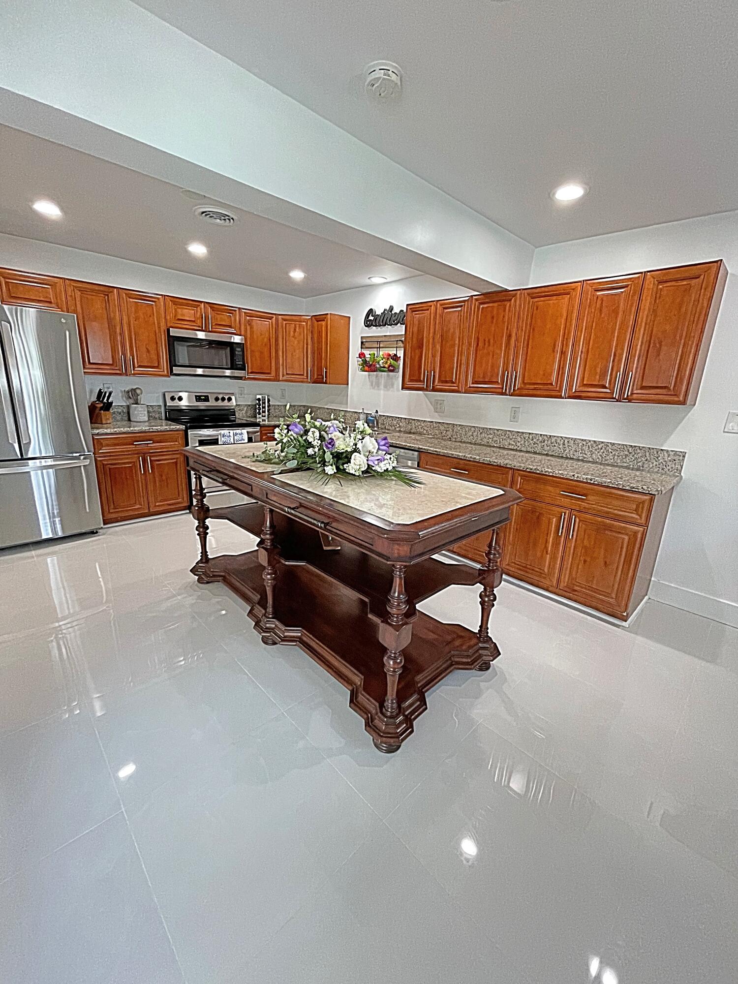 LAKE CLARKE MNR - Residential