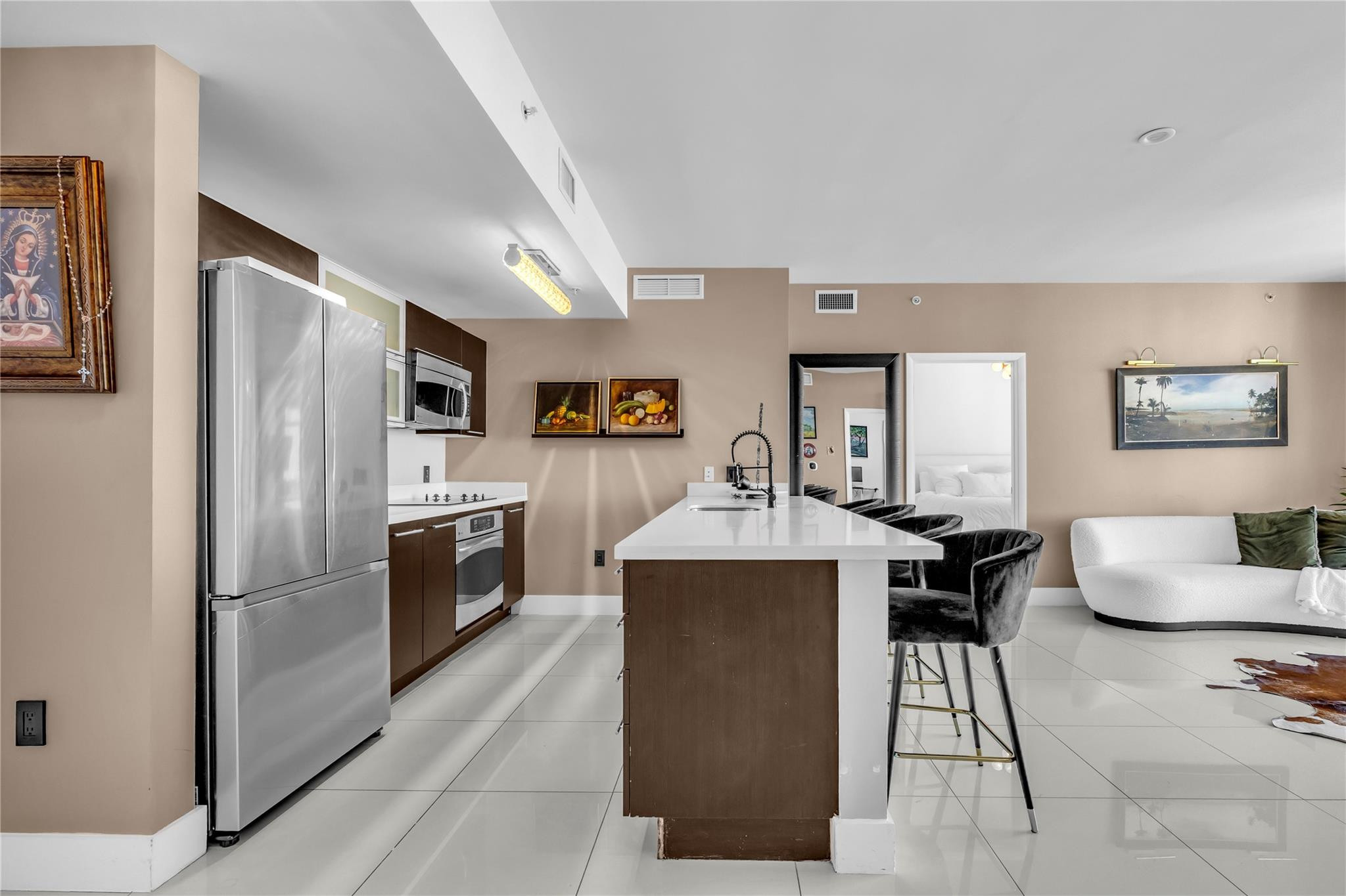 Ivy Condo - Residential