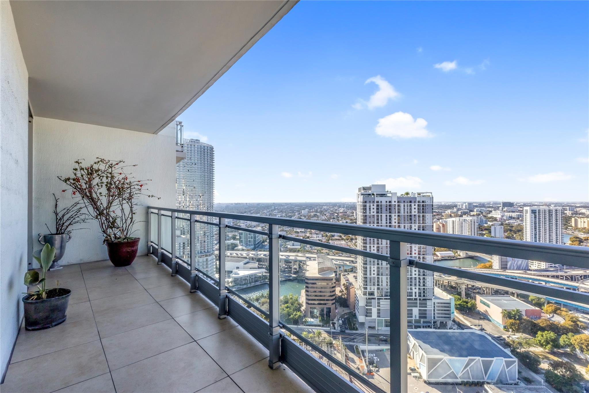 Ivy Condo - Residential