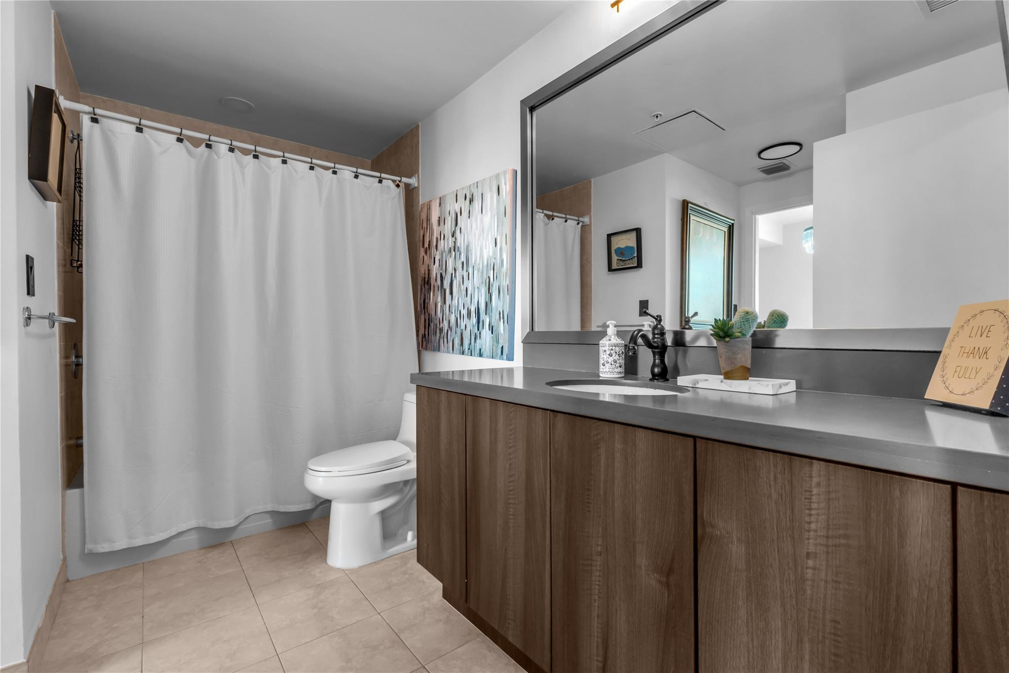 Ivy Condo - Residential