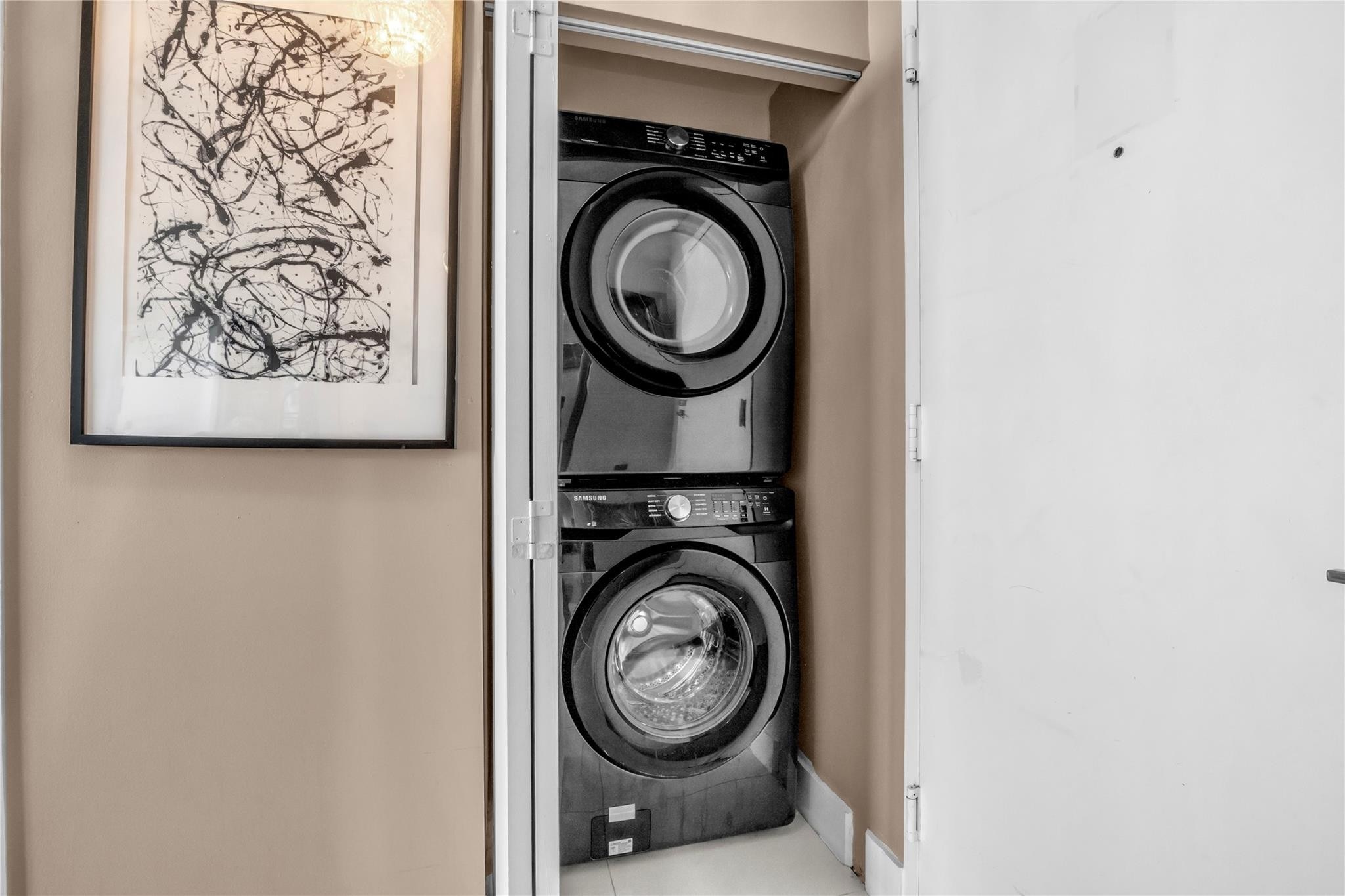 Ivy Condo - Residential