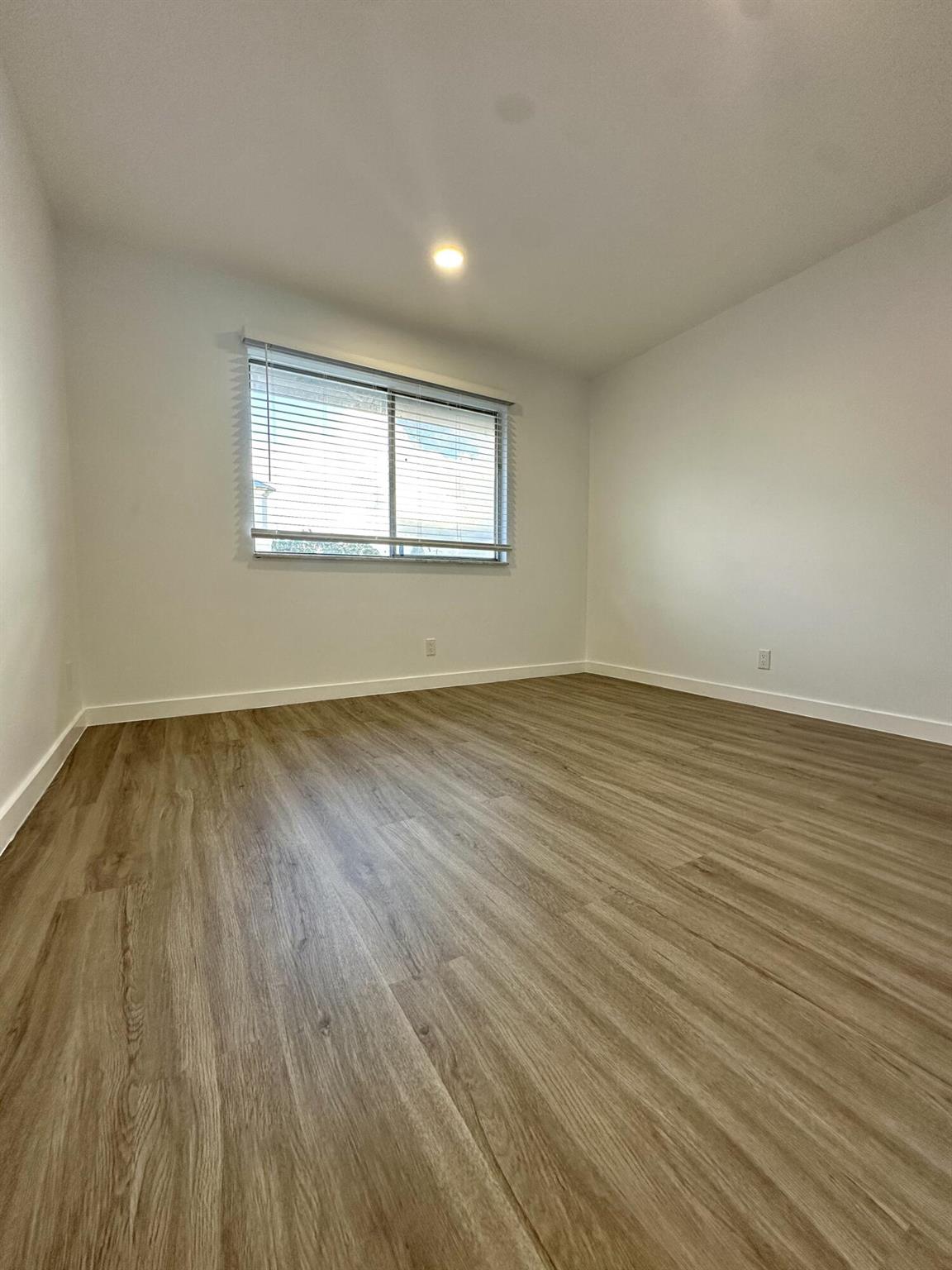 TIFFANY LAKE PHASE I COND - Residential Lease