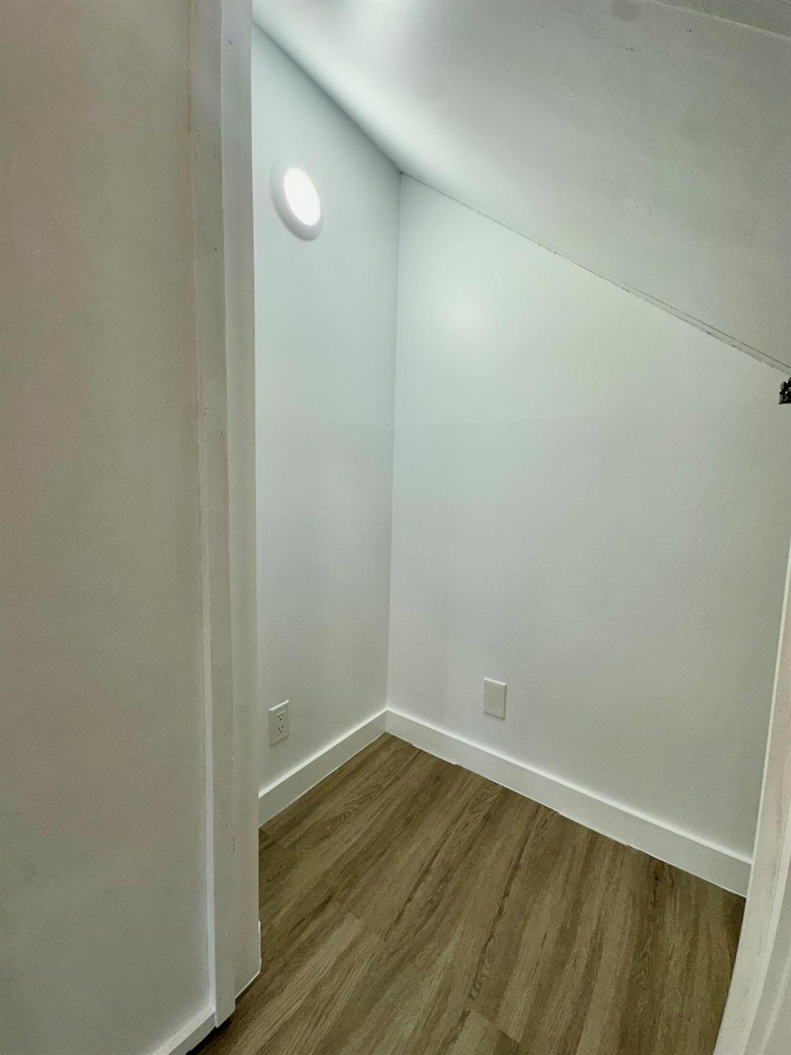 TIFFANY LAKE PHASE I COND - Residential Lease