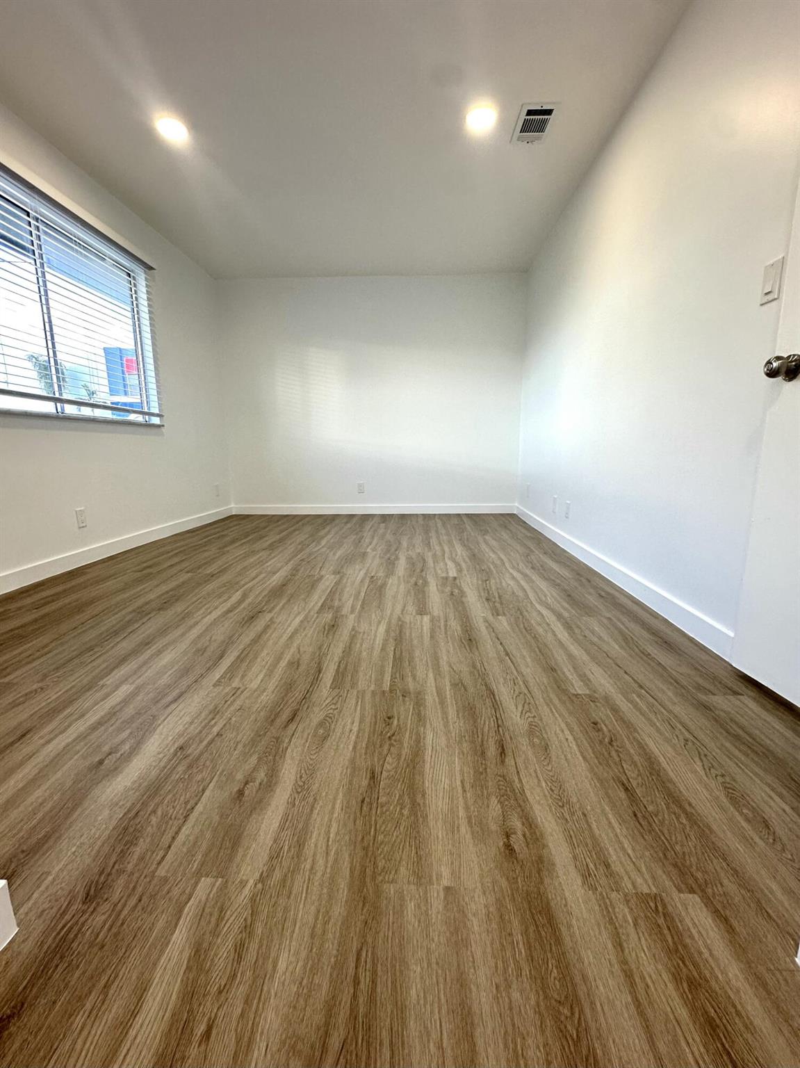 TIFFANY LAKE PHASE I COND - Residential Lease