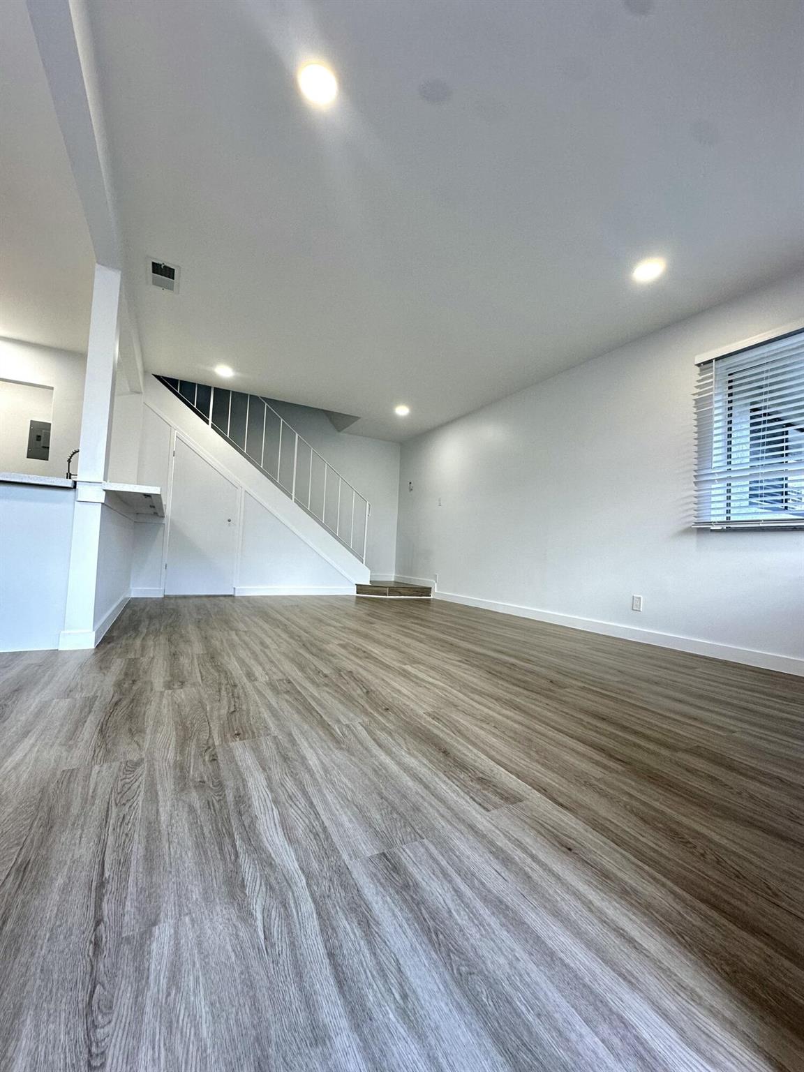 TIFFANY LAKE PHASE I COND - Residential Lease