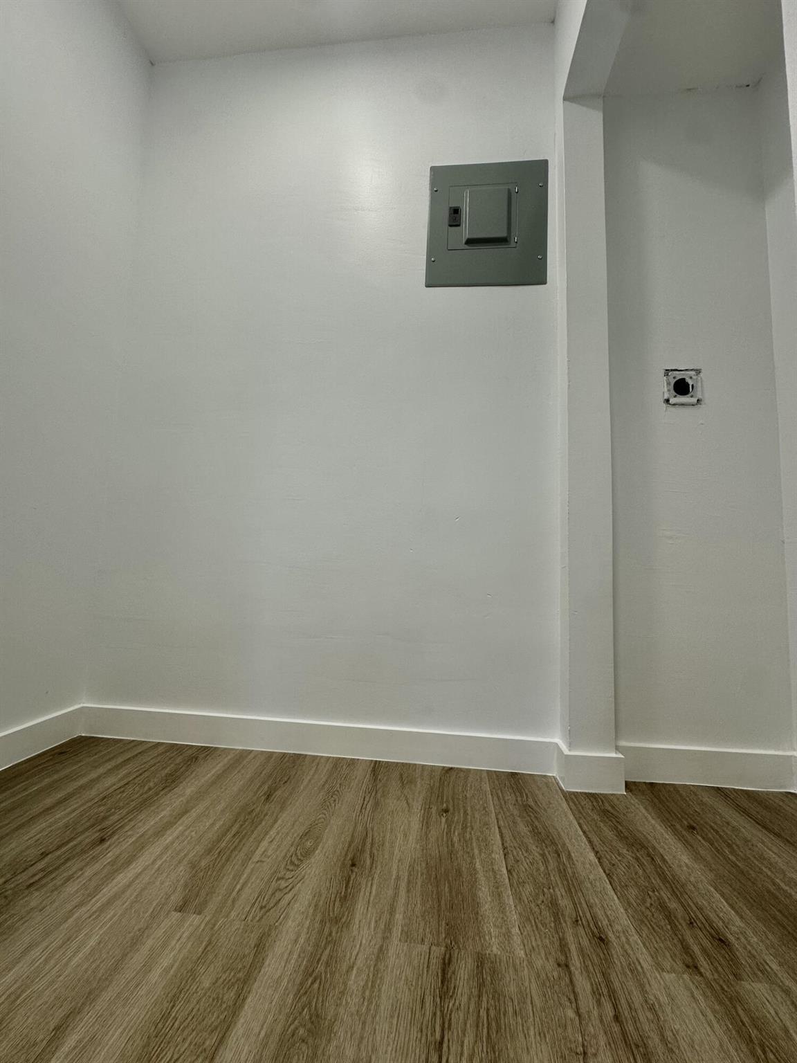 TIFFANY LAKE PHASE I COND - Residential Lease