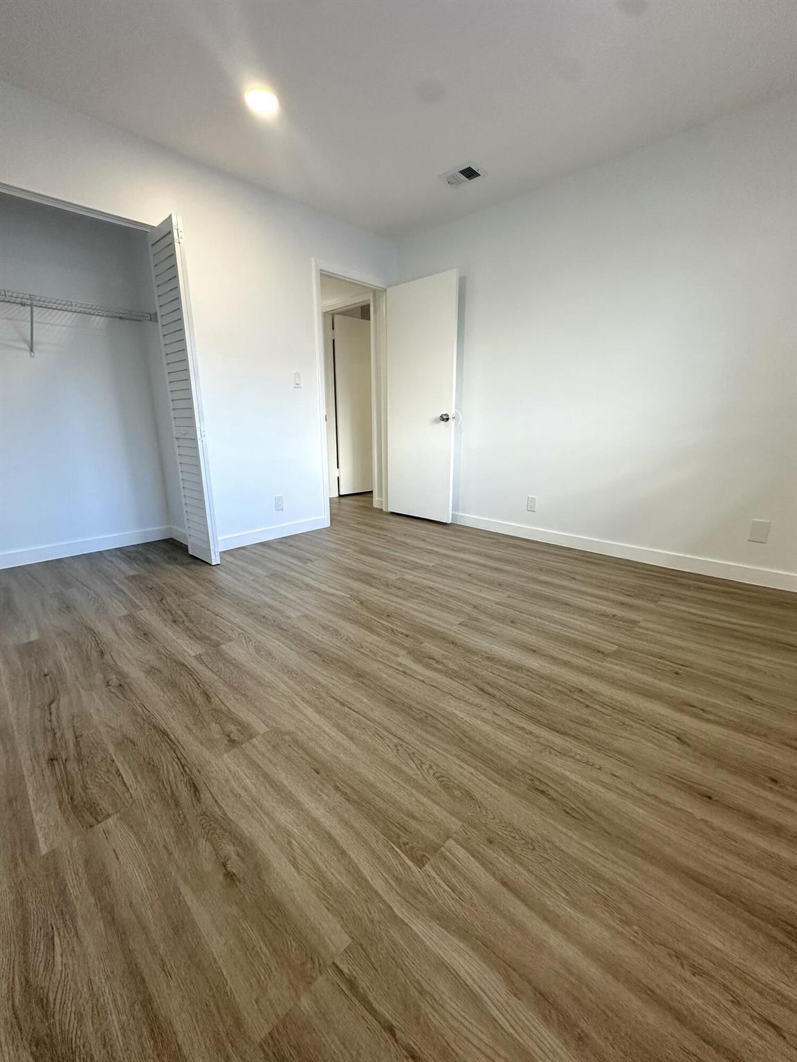 TIFFANY LAKE PHASE I COND - Residential Lease