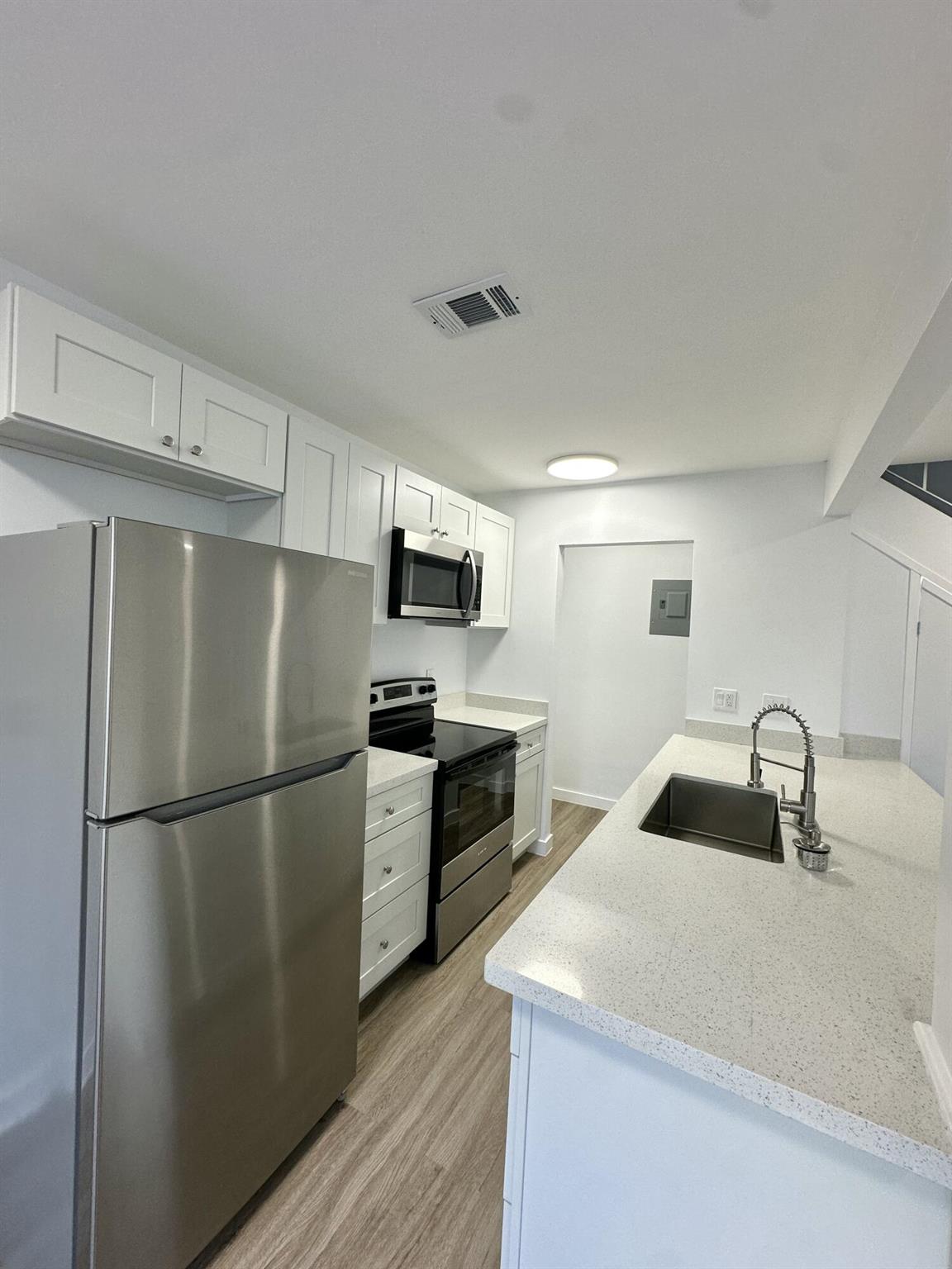 TIFFANY LAKE PHASE I COND - Residential Lease