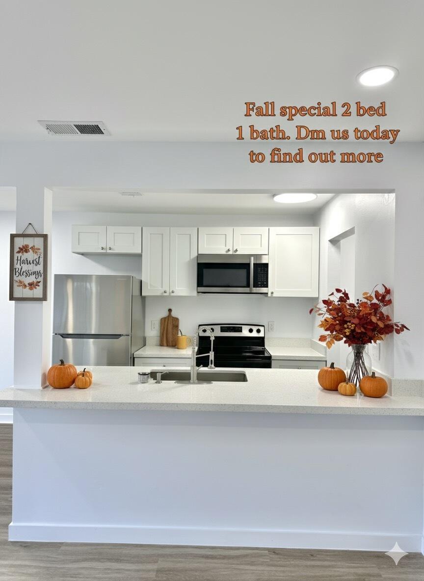 TIFFANY LAKE PHASE I COND - Residential Lease