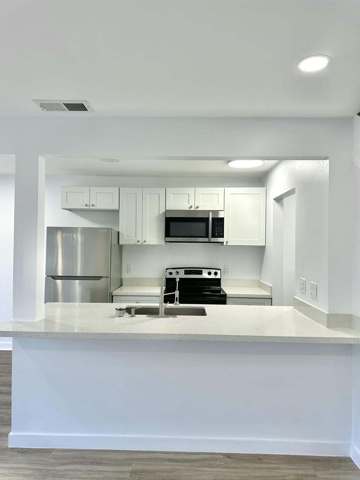 TIFFANY LAKE PHASE I COND - Residential Lease