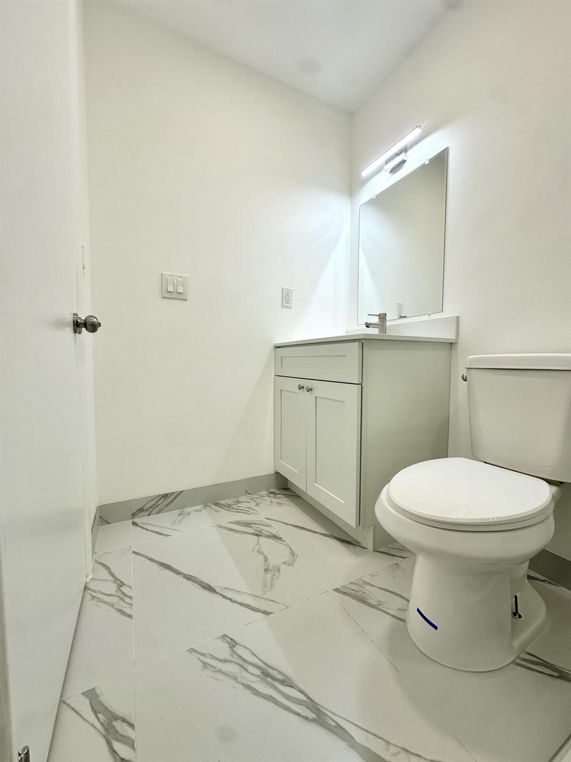 TIFFANY LAKE PHASE I COND - Residential Lease