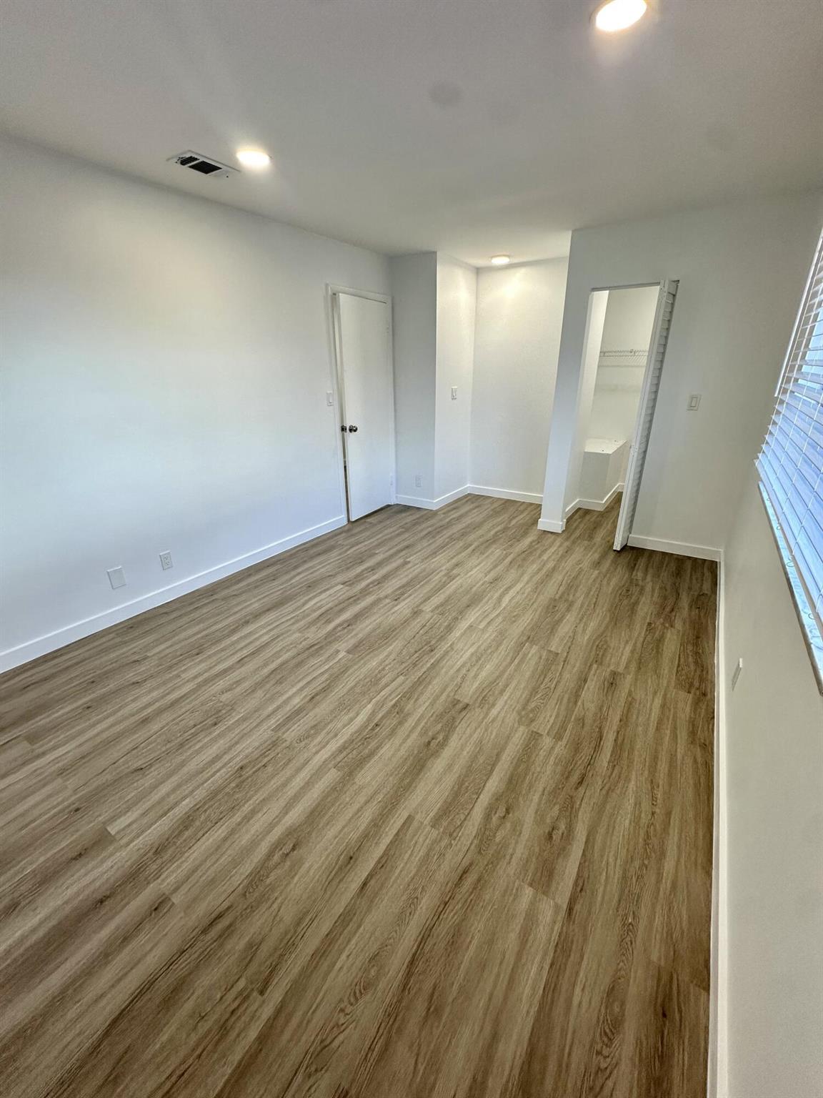 TIFFANY LAKE PHASE I COND - Residential Lease